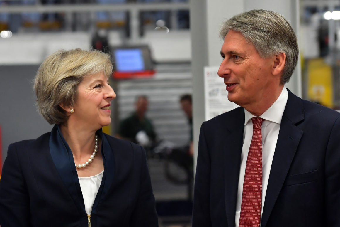 UK Mengurangkan Jangkaan Pertumbuhan Ekonomi & Memerlukan Lebih Pinjaman
