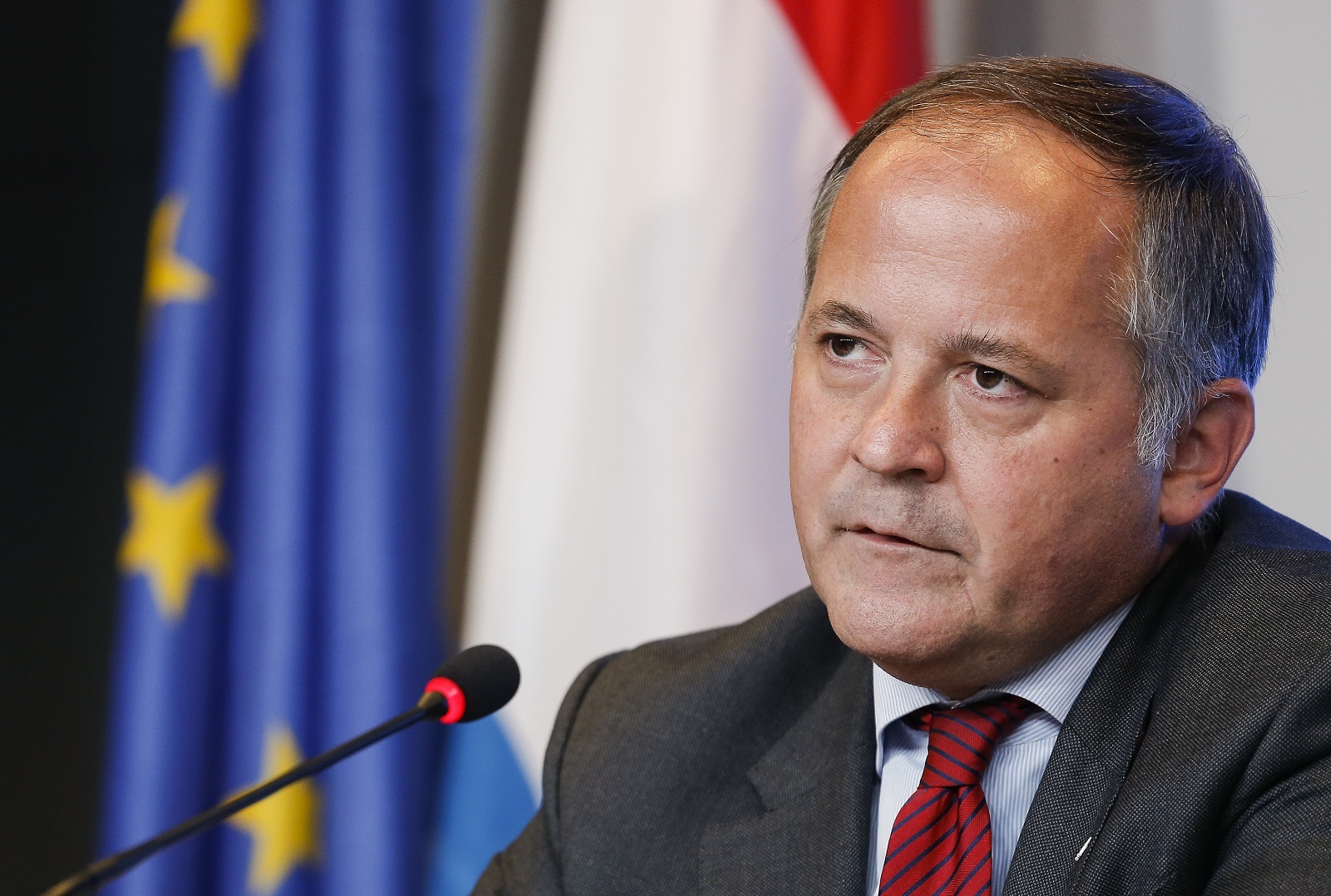 ECB Masih Tidak Merancang Untuk Menghentikan Program Pembelian Asset : Benoit Coeure