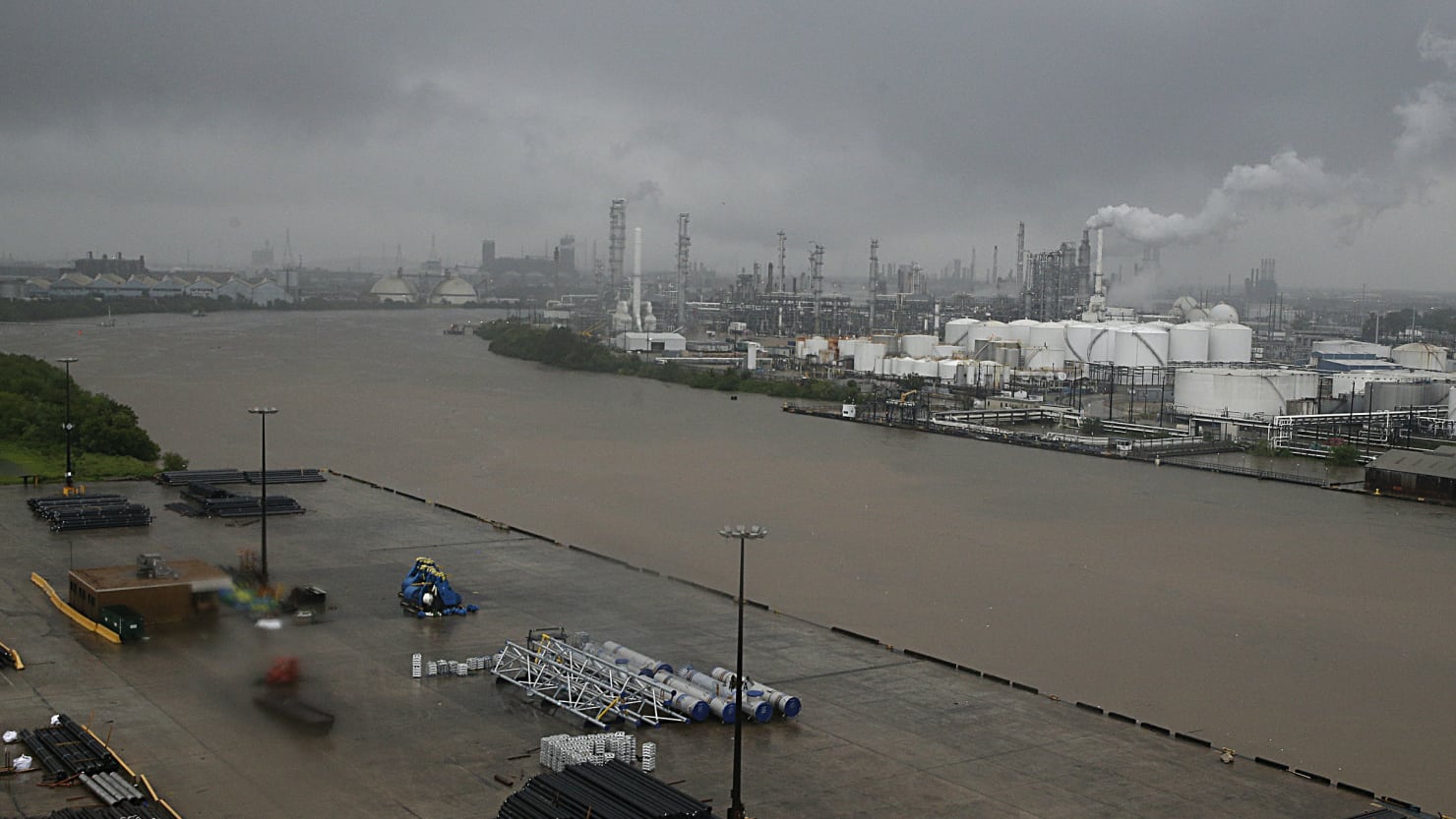 Gangguan Bekalan Di US Menolak Harga Minyak Mentah Ke Atas