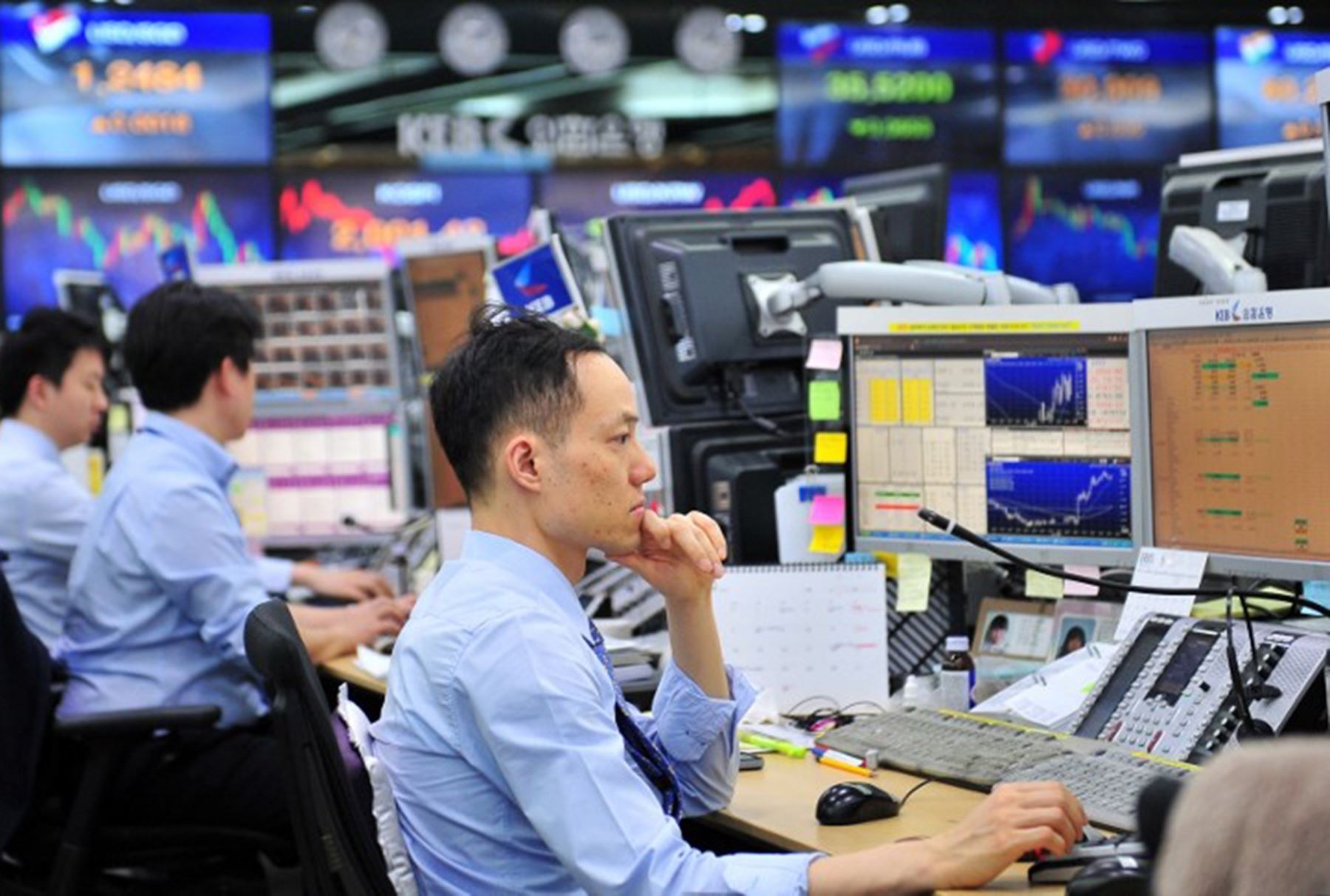 Saham Asia Dibuka Sedikit Tinggi Selepas Dolar Menjunam Pada Sesi Yang Lalu