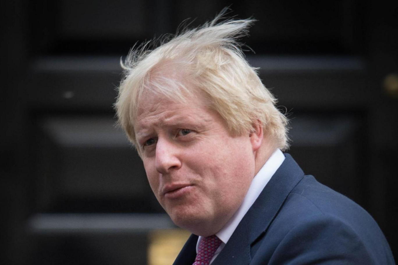 Sekutu Merkel Menggesa Theresa May Memecat Boris Johnson