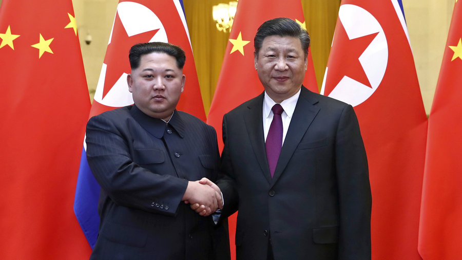 Jong-Un Seakan Jadi Pendamai Antara US-China Dalam Pertemuan Beliau Dengan Xi Jinping
