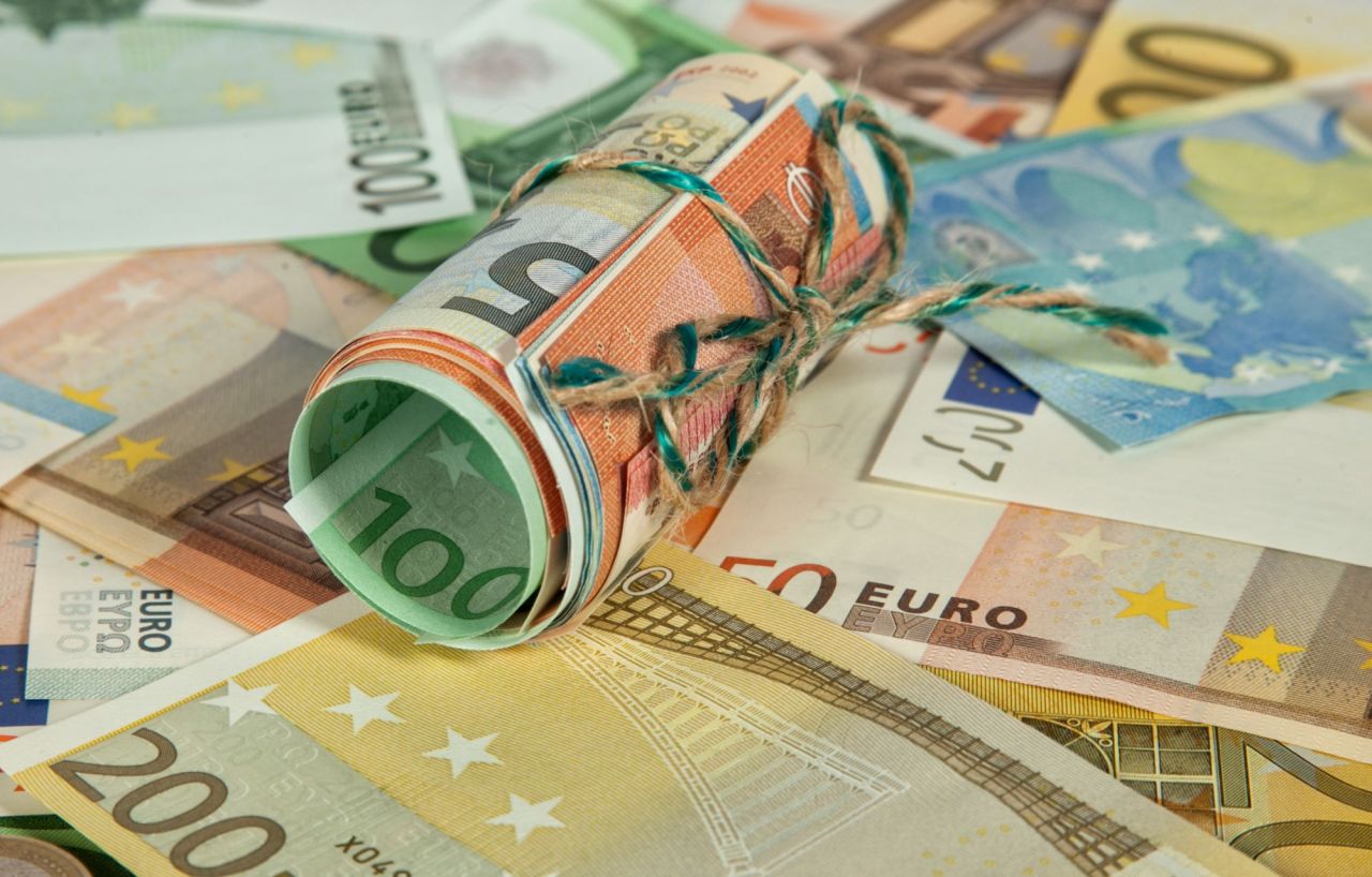 Mengapa Euro Gagal Kekalkan Pengukuhan Walaupun Data Pembuatan Zon Eropah Catat Peningkatan?