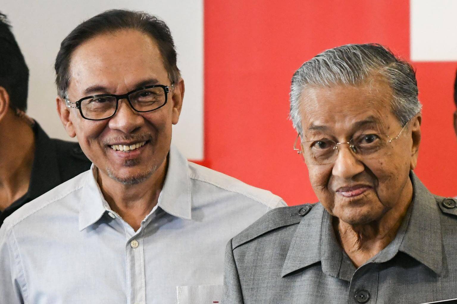 Komplot Wujud Kerajaan Pintu Belakang – Tun Dr Mahathir Tidak Terlibat?