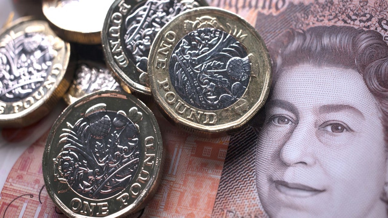 Krisis Brexit Kembali, Pound Jatuh Menjunam