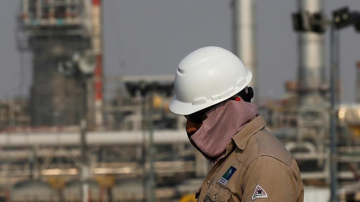 Gara-Gara Arab Saudi, Harga Minyak Jatuh Mendadak!