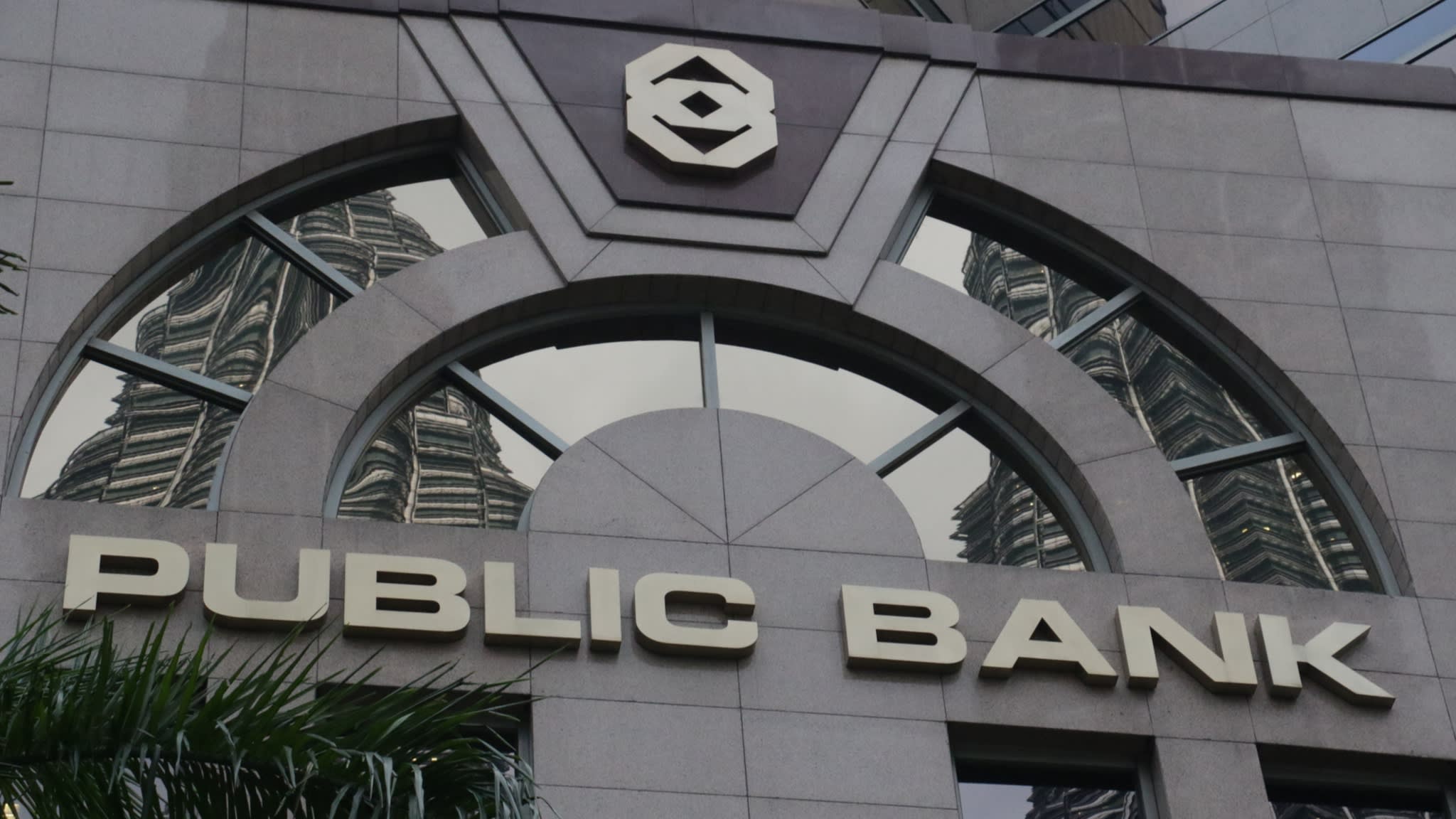 Public Bank Menderu Laju Bak Ombak!