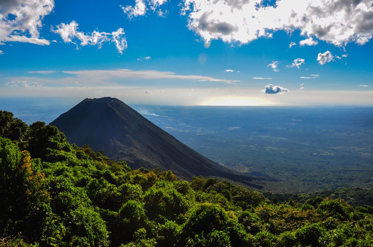 Gunung Berapi Jadi Sumber Tenaga Perlombongan Bitcoin (BTC) Di El Salvador