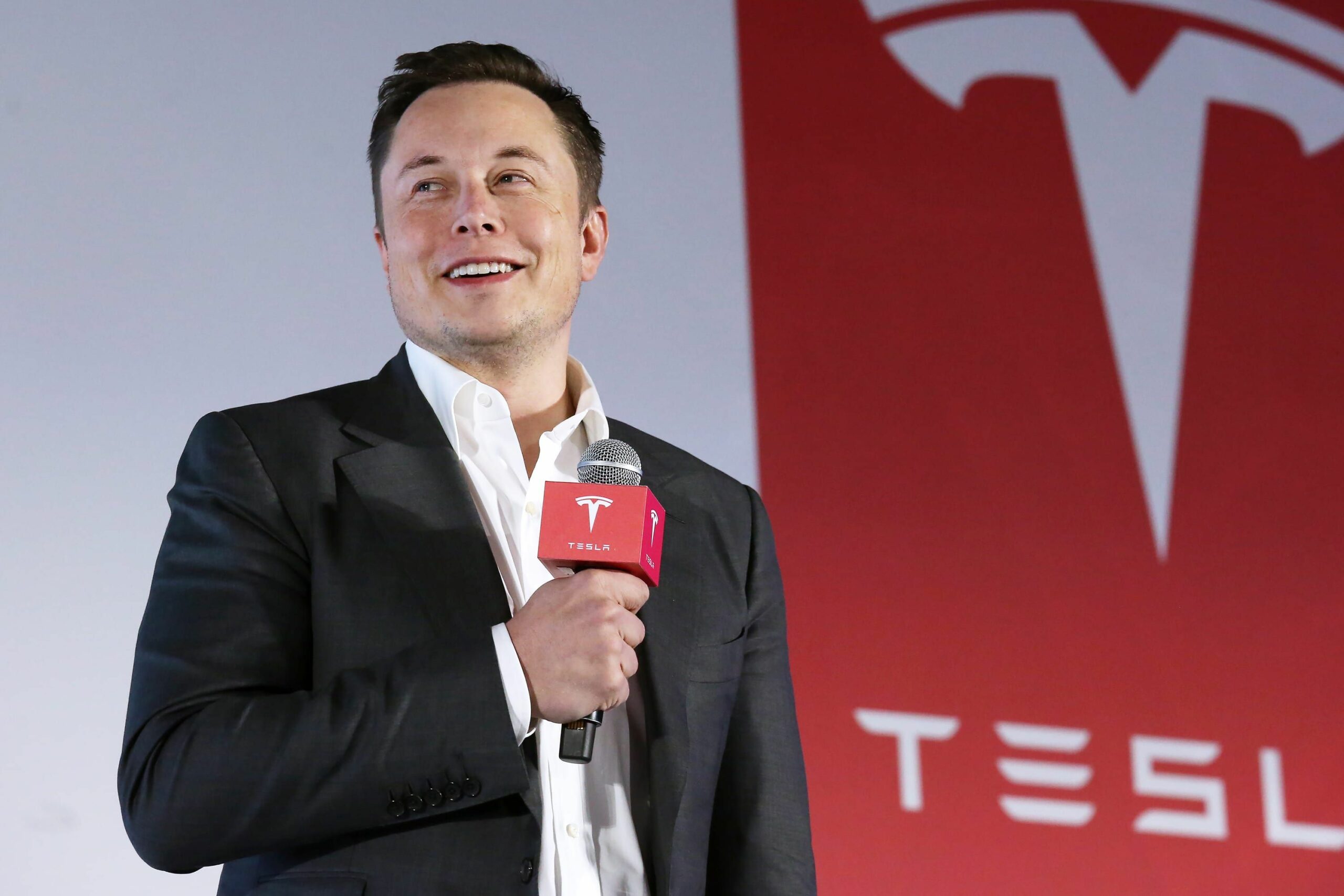 Cayalah Elon Musk! Tesla Kini Bernilai $1 Trilion