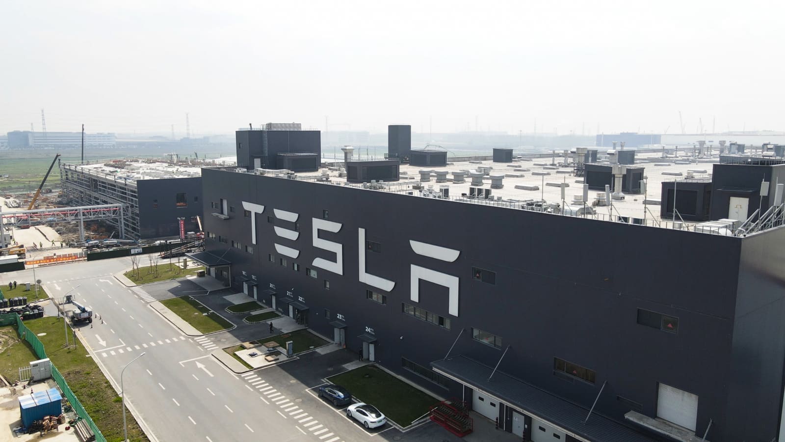 Kilang-Kilang Di Shanghai Bersiap Untuk Mula Beroperasi, Tesla Antaranya