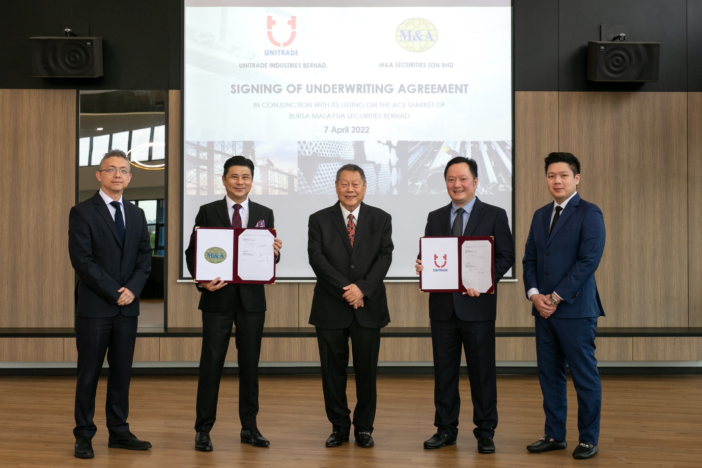 Impian Debut Cemerlang Unitrade Musnah Pada Hari Pertama Di Bursa