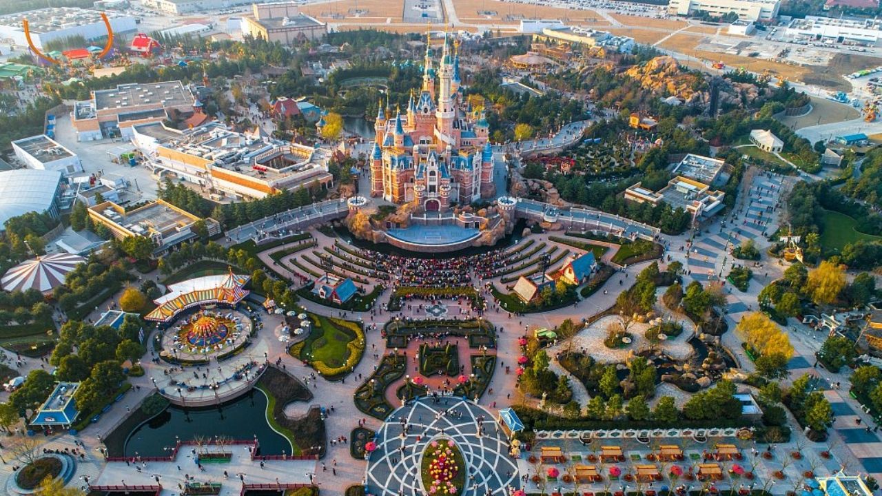 Covid-19 Menyerang, Pengunjung Terperangkap Dalam Resort Disney Shanghai