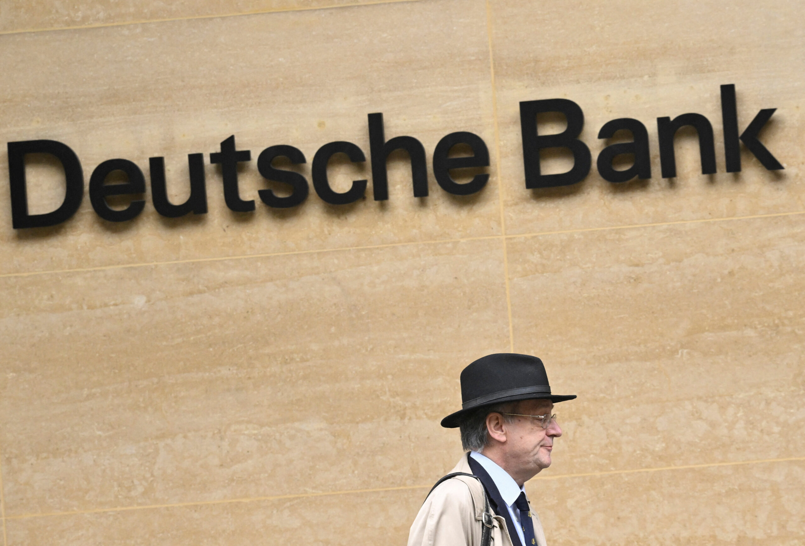 Krisis Deutsche Bank Pula Hantui Pelabur, USD Apa Cerita?