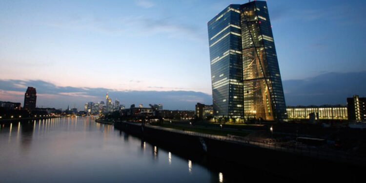 Inflasi Zon Eropah Terjun ke Rekod Terendah: Adakah ECB Akan Kurangkan Kadar Faedah?