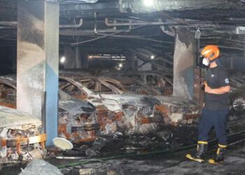 140 Kenderaan Musnah di Korea Selatan Sebab Kereta Elektrik Mercedes Terbakar!