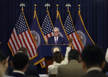 Pelabur Terbeban Tarif Trump Tarik Nafas Lega, Fed Kekalkan Kadar Faedah