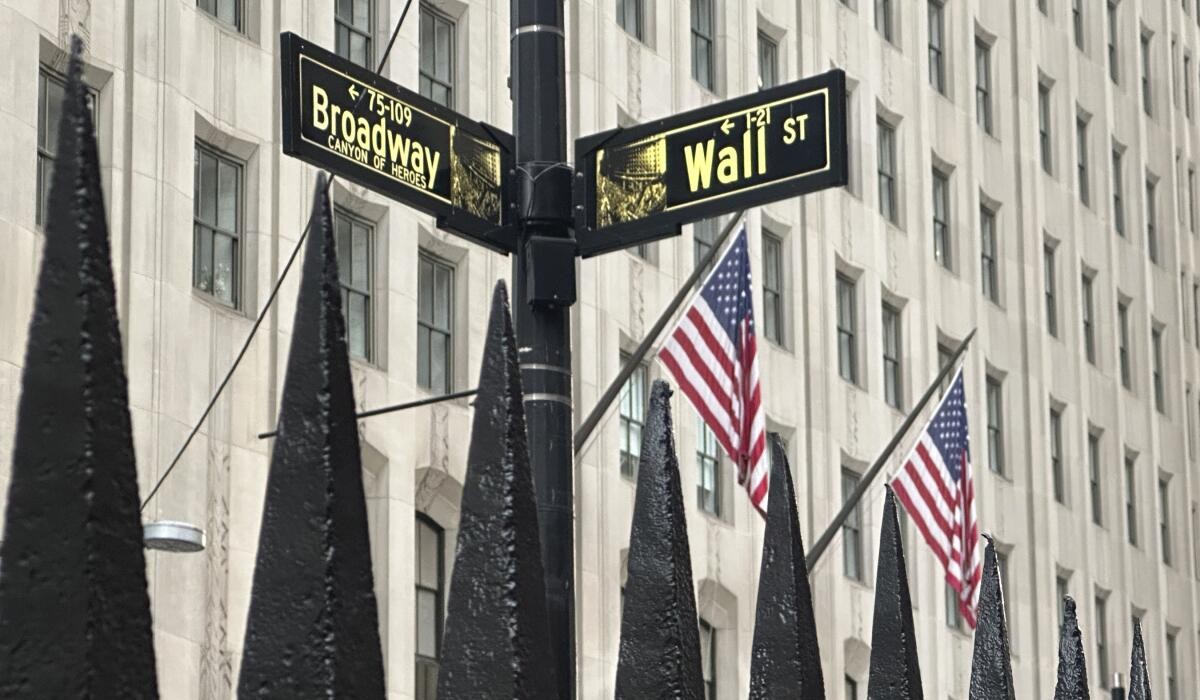 Wall Street Seimbang – Pelabur Waspada Nantikan Laporan Pendapatan ‘Megacap’
