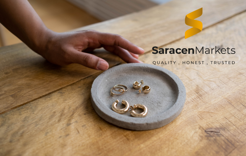 Fed Berpecah, Dolar Mengganas: Emas Terus Dipijak Atau Bakal Bangkit?