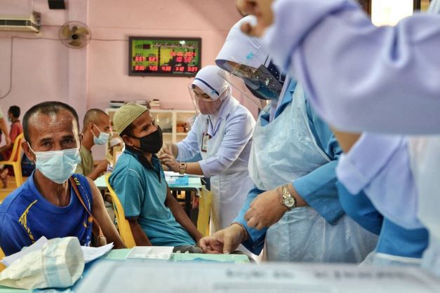 Bekerja 45 Jam Tapi Gaji RM1,800 – Apa Dah Jadi Dengan Nasib Jururawat Malaysia?