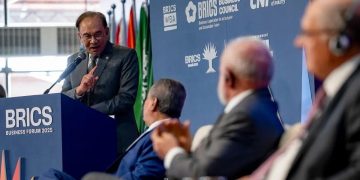 Trump Beri Amaran, Malaysia Kekal Bersama BRICS – Zafrul