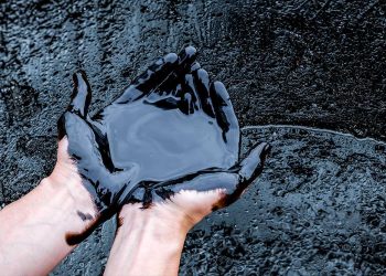 Risiko Lebihan Bekalan, Harga Minyak Mentah Global Menurun