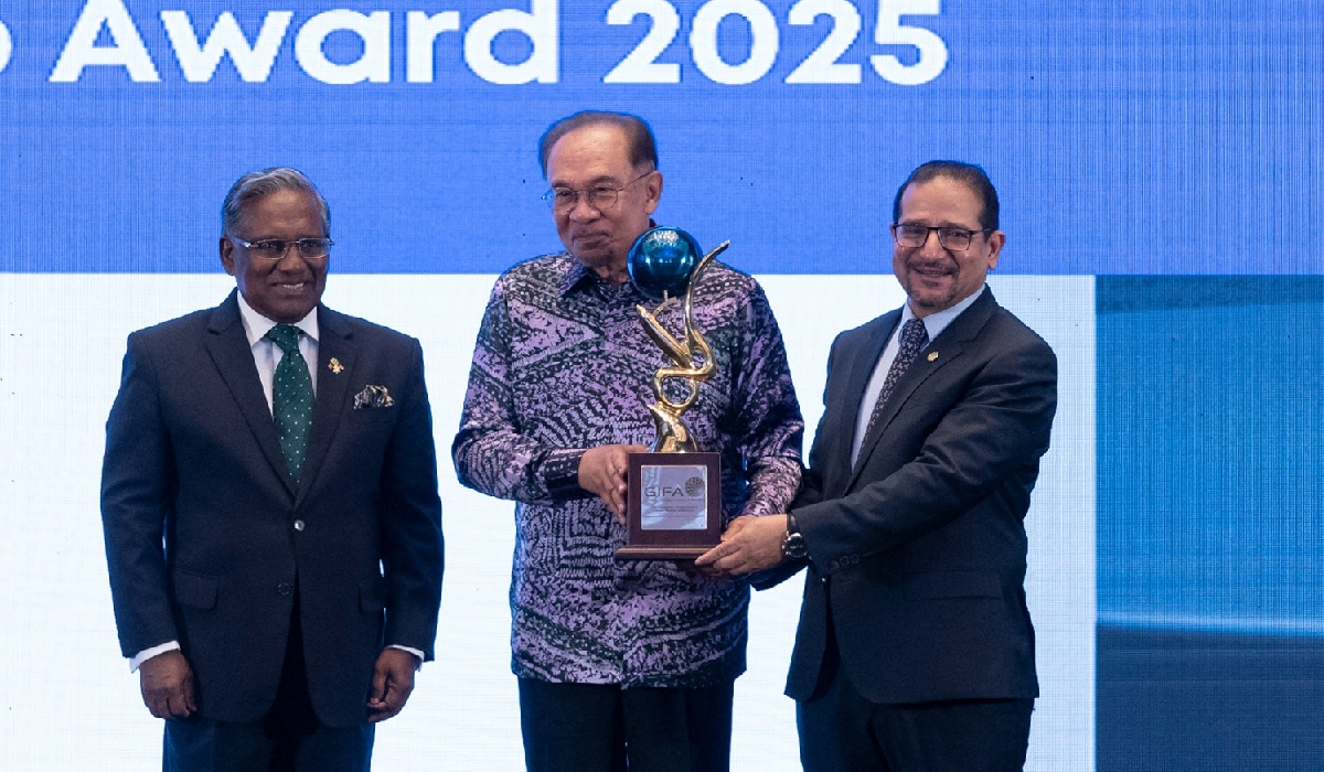 PMX Terima Anugerah Kepimpinan Kewangan Islam Global 2025