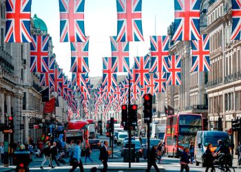 Pertumbuhan Ekonomi UK Stagnan Pada Julai, Apa Impak Terhadap Pound?