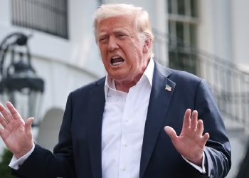 25 Negeri Amerika Saman Trump Sebab Sekat Dana Makanan!