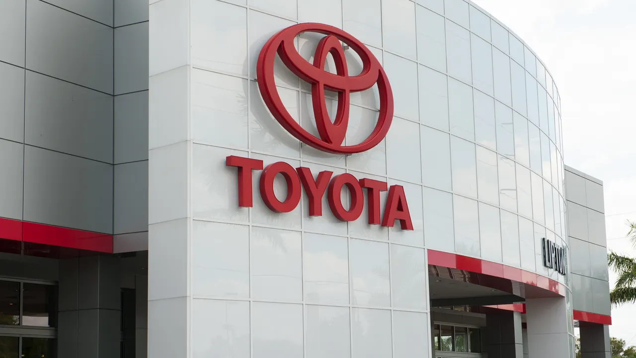 Kadar Jualan Kereta Toyota Di China Merosot!