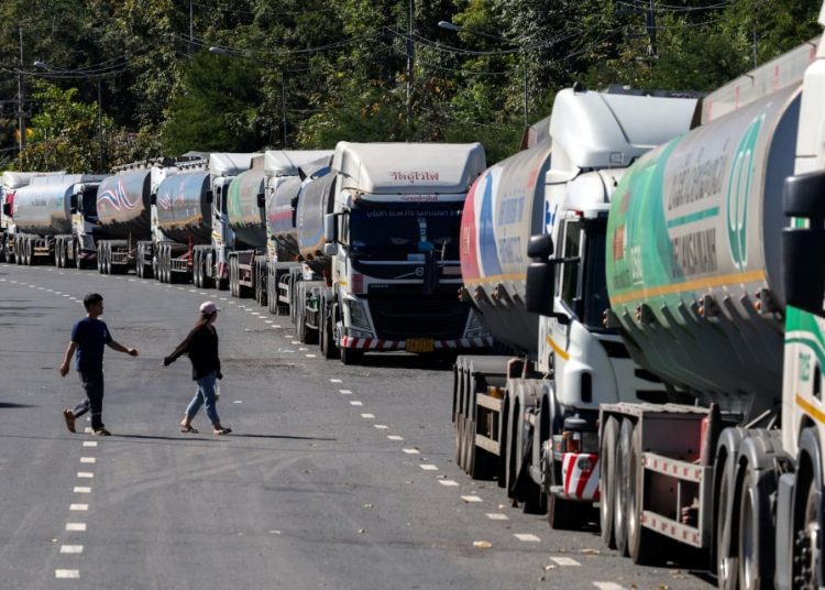 Thailand Sekat Laluan Minyak Laos, Konflik Kemboja Meruncing!