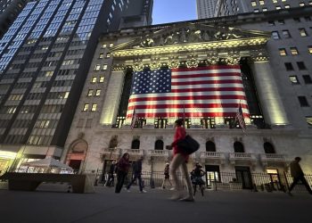 Indeks Utama Wall Street Merosot Selepas Saham Teknologi Jatuh!