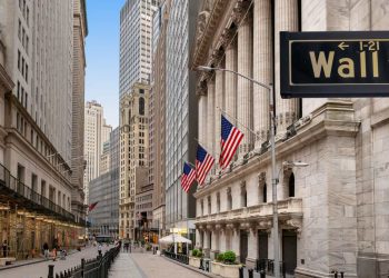 Wall Street Ditutup Lebih Rendah, Data Penting AS Diterbitkan Minggu Ini!
