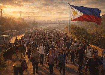Rakyat Filipina Berjalan Kaki Ke Tempat Kerja!