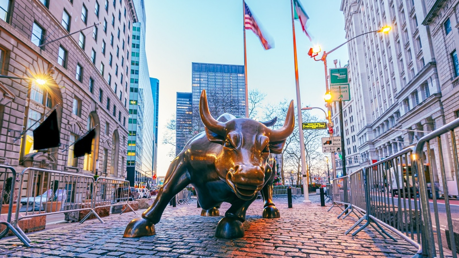 Wall Street Tertekan, Konflik Asia Barat Berisiko Tingkatkan Inflasi AS!