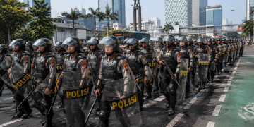 Jakarta Kerah Ribuan Polis, Pelajar Indonesia Turun Ke Jalanan Bantah Prabowo