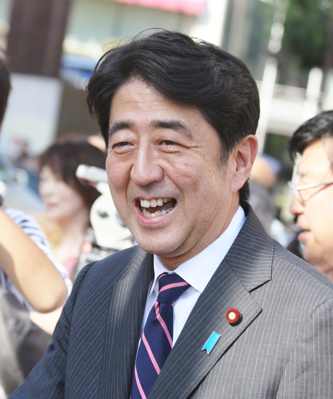 Shinzo Abe Meluluskan Pakej Rangsangan Ekonomi Selepas Mesyuarat Kabinet Jepun