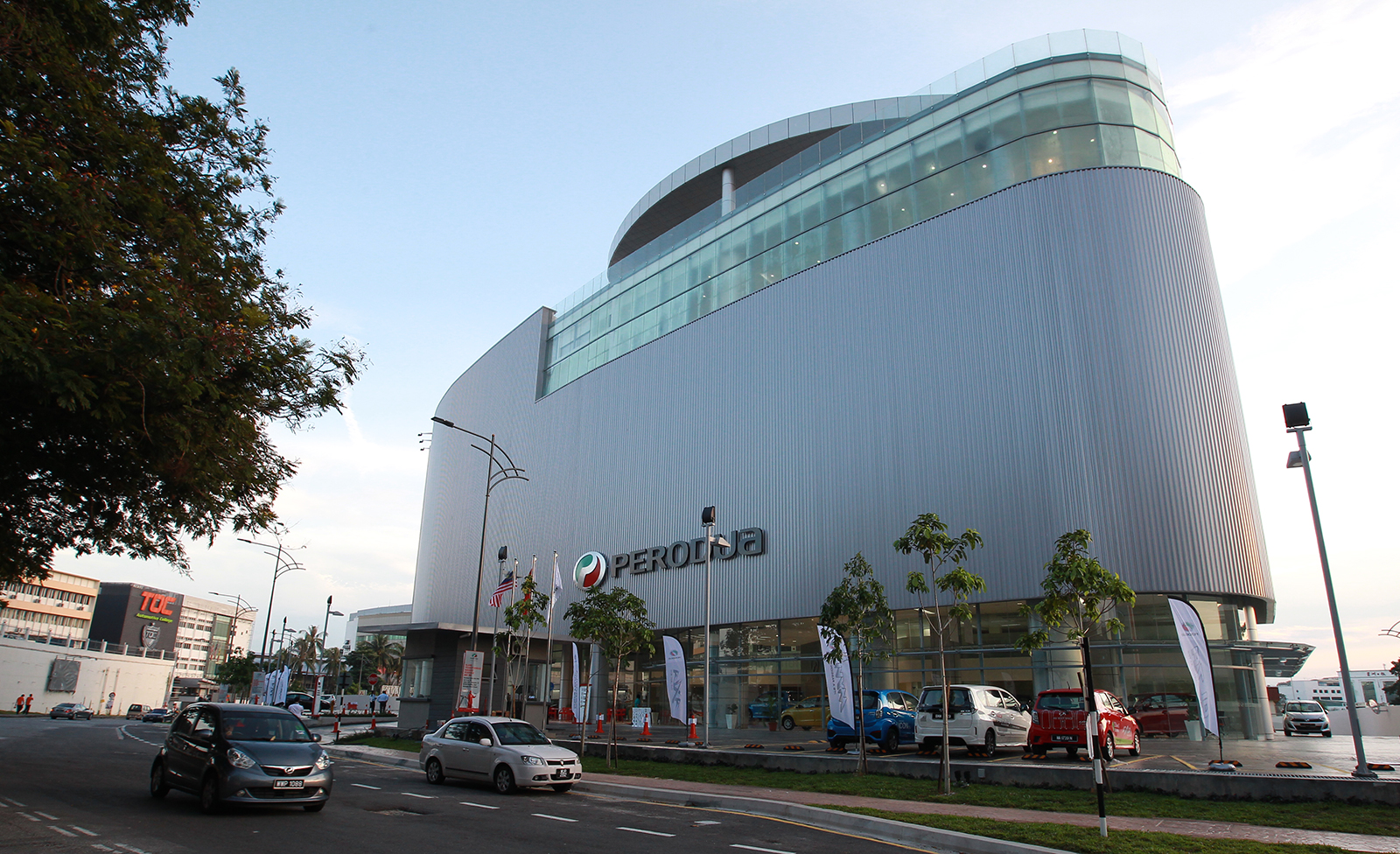 Perodua Mungkin Kaji Semula Harga Berikutan Kejatuhan Ringgit