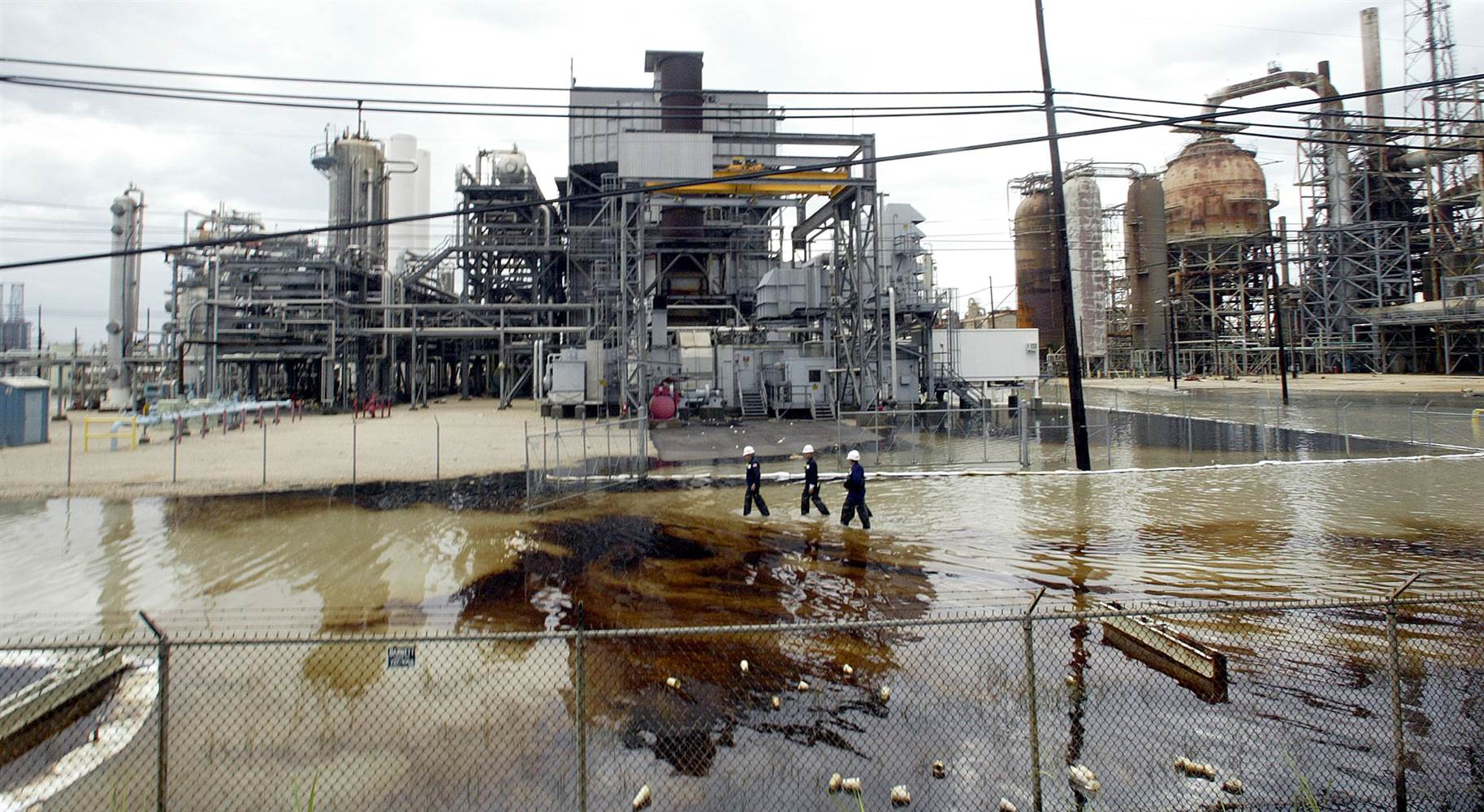 Harga Minyak Jatuh, Kesan Taufan Harvey Terhadap Industri Petroleum US