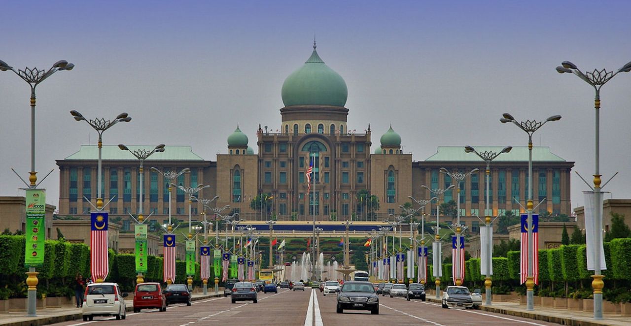 Dari Mana Datangnya Pertumbuhan Ekonomi? Hutang & Perbelanjaan Kerajaan