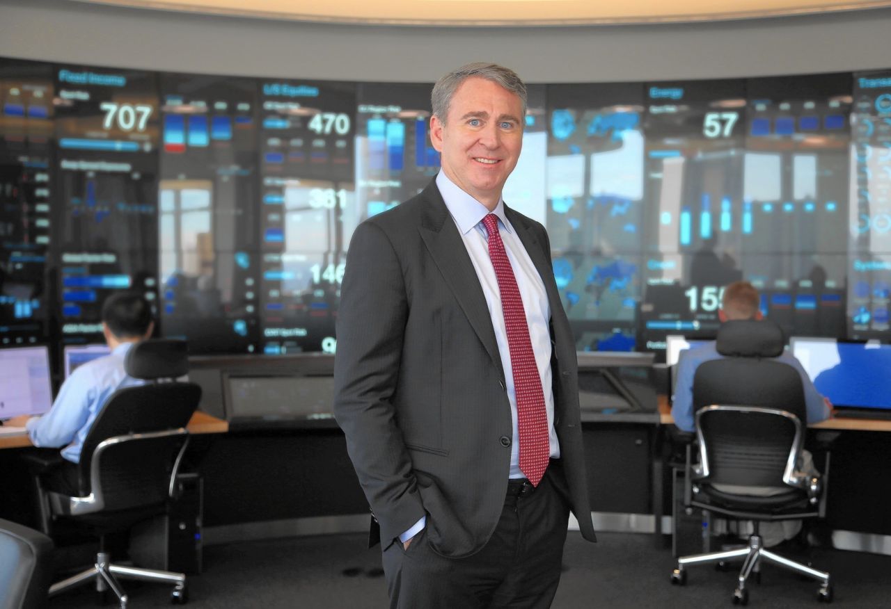 Lelaki Ini Pasang Pautan Satelit Di Asrama Untuk Asaskan Hedge Fund!