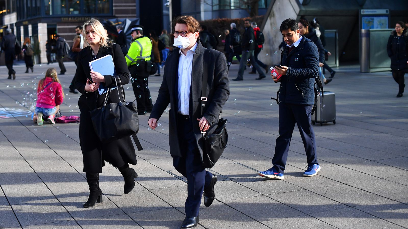 Ancaman Virus Pandemik Menyebabkan Sentimen Terus Berisiko