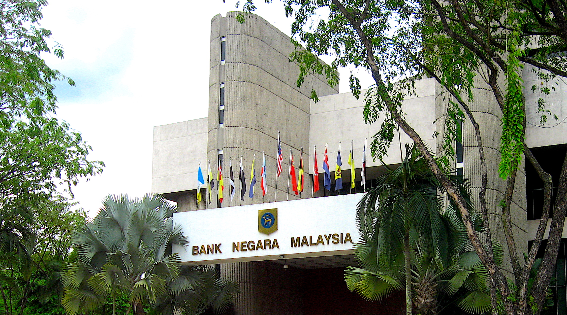 Teknologi Kuno ‘Hantui’ Bank Di Asia
