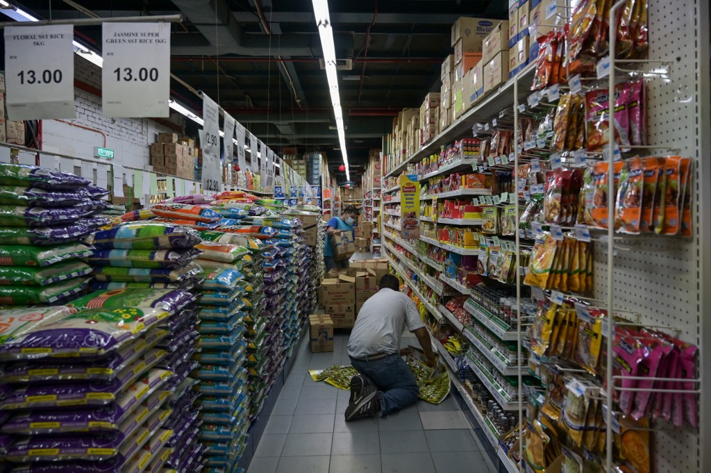 Jualan Runcit Malaysia Atasi Ramalan, Catat Kenaikan 26.5% Bagi Suku Ke-4 2021