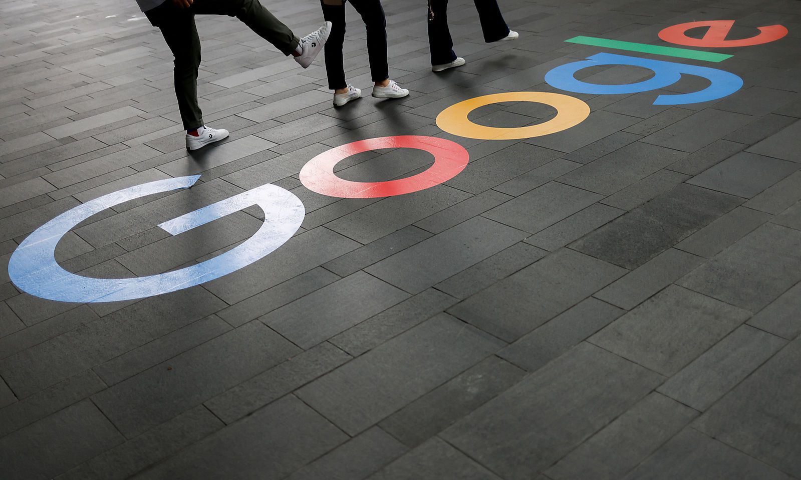 GOOGLE – Dari Sebuah Garaj Usang Ke Empayar Di Hujung Jari