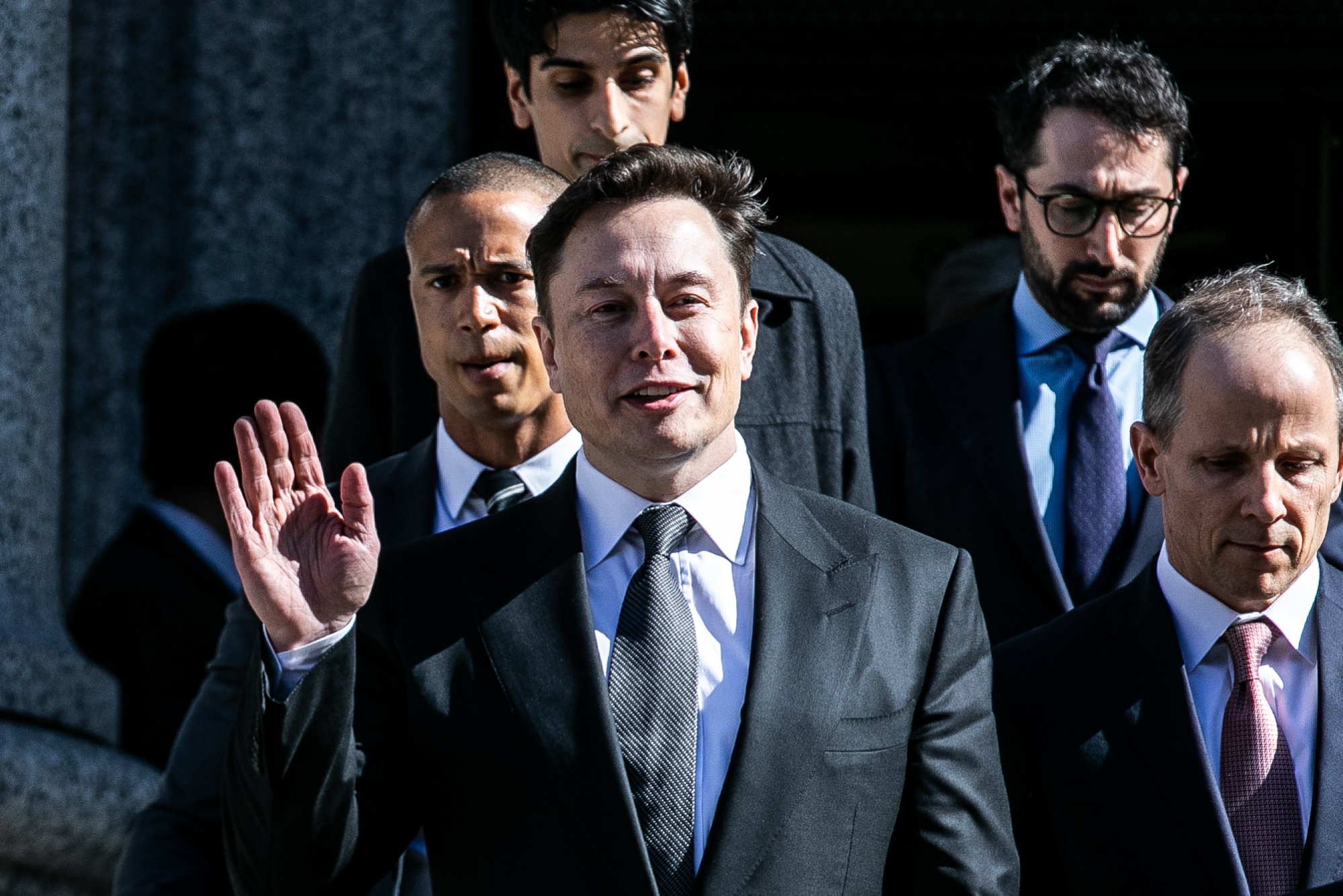 Elon Musk Sah Letak Jawatan Sebagai CEO Twitter & Tesla?