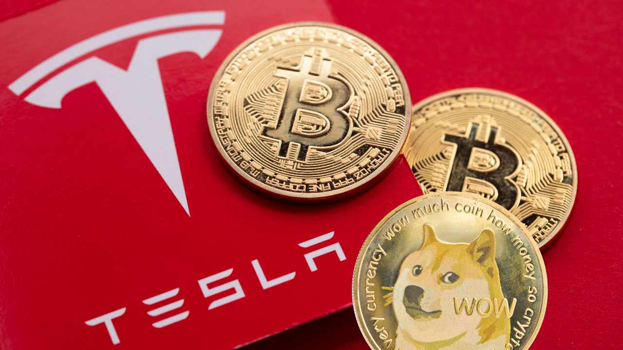 Siap Sedia, Tesla Bakal Integrasikan Pembayaran BTC & DOGE?