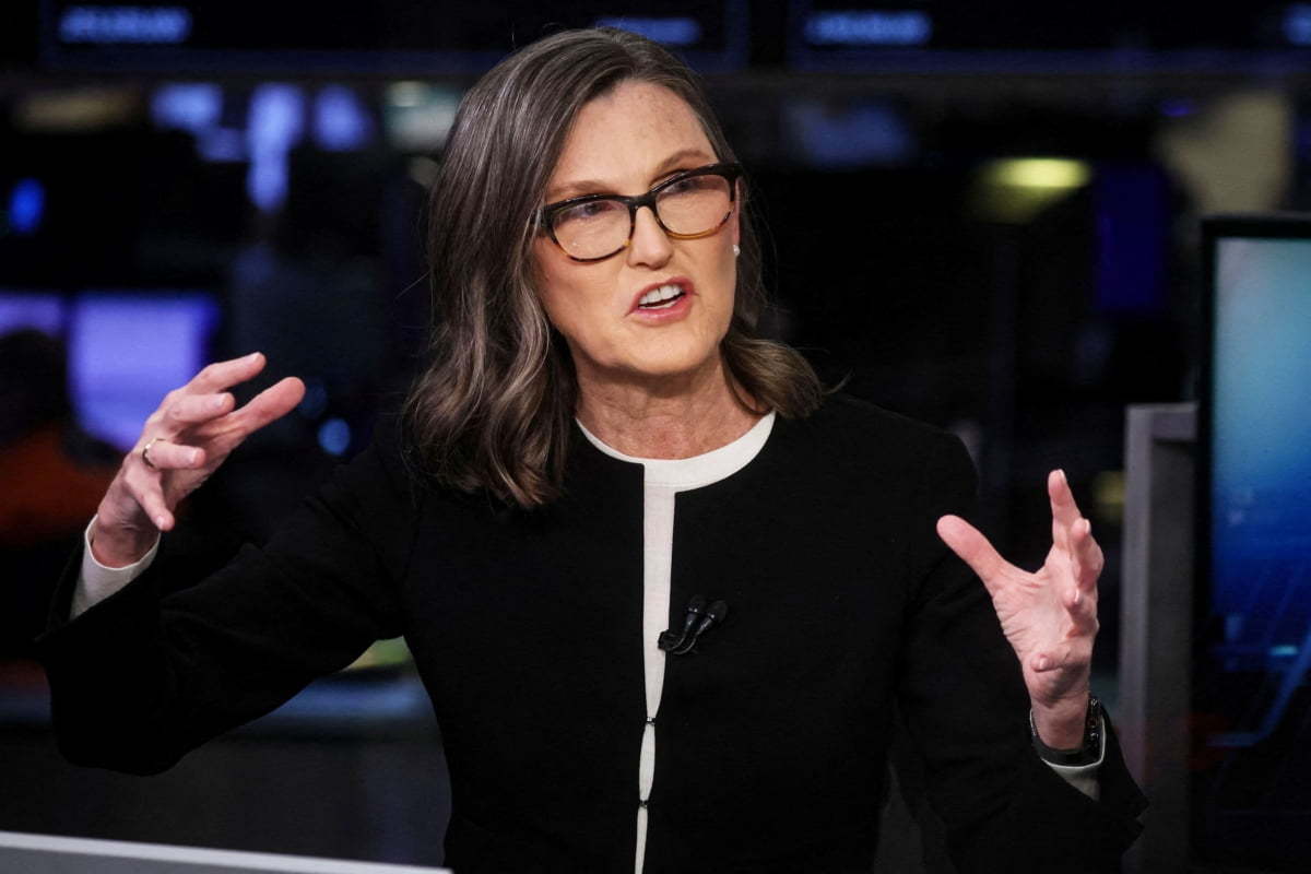 Jual Saham Kripto COIN, Cathie Wood Kaut Untung $33 Juta!