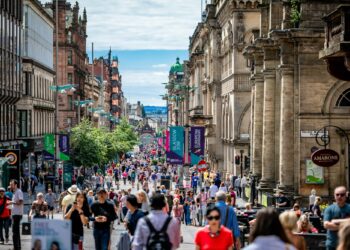 Alamak, Jualan Runcit UK Kecundang Lagi! Apa Yang Dah Berlaku?