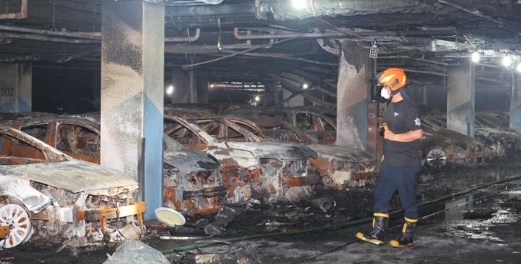 140 Kenderaan Musnah di Korea Selatan Sebab Kereta Elektrik Mercedes Terbakar!