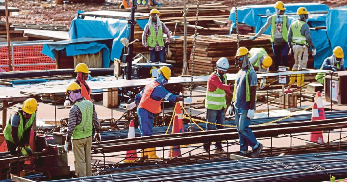 Bajet2025: Pekerja Asing Juga Wajib Carum KWSP!